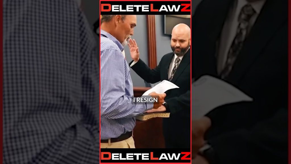 MAYOR OF CORDOVA LAUGHS AS COP COMMITS SA!